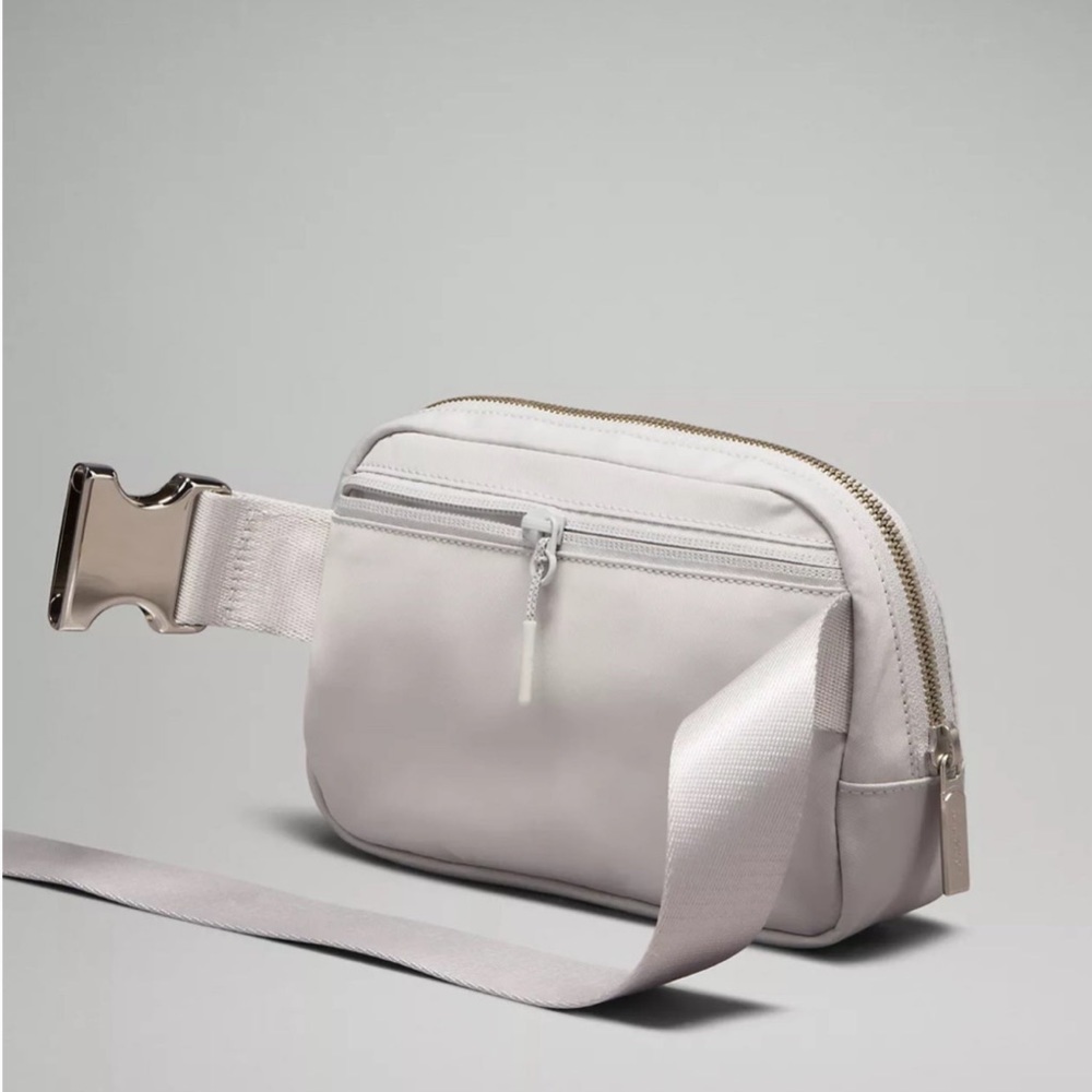Lululemon 1L Vapor White with Studded Logo Everywhere Belt Bag BRAND NEW - Picture 4 of 8